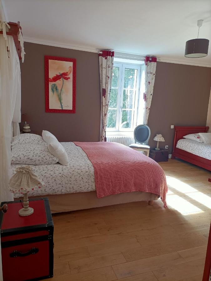 Le Manoir "Aux Douves" Bed and Breakfast Bazoges-en-Paillers Exteriör bild