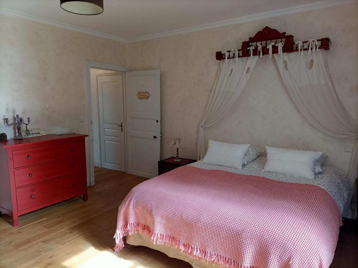 Le Manoir "Aux Douves" Bed and Breakfast Bazoges-en-Paillers Exteriör bild