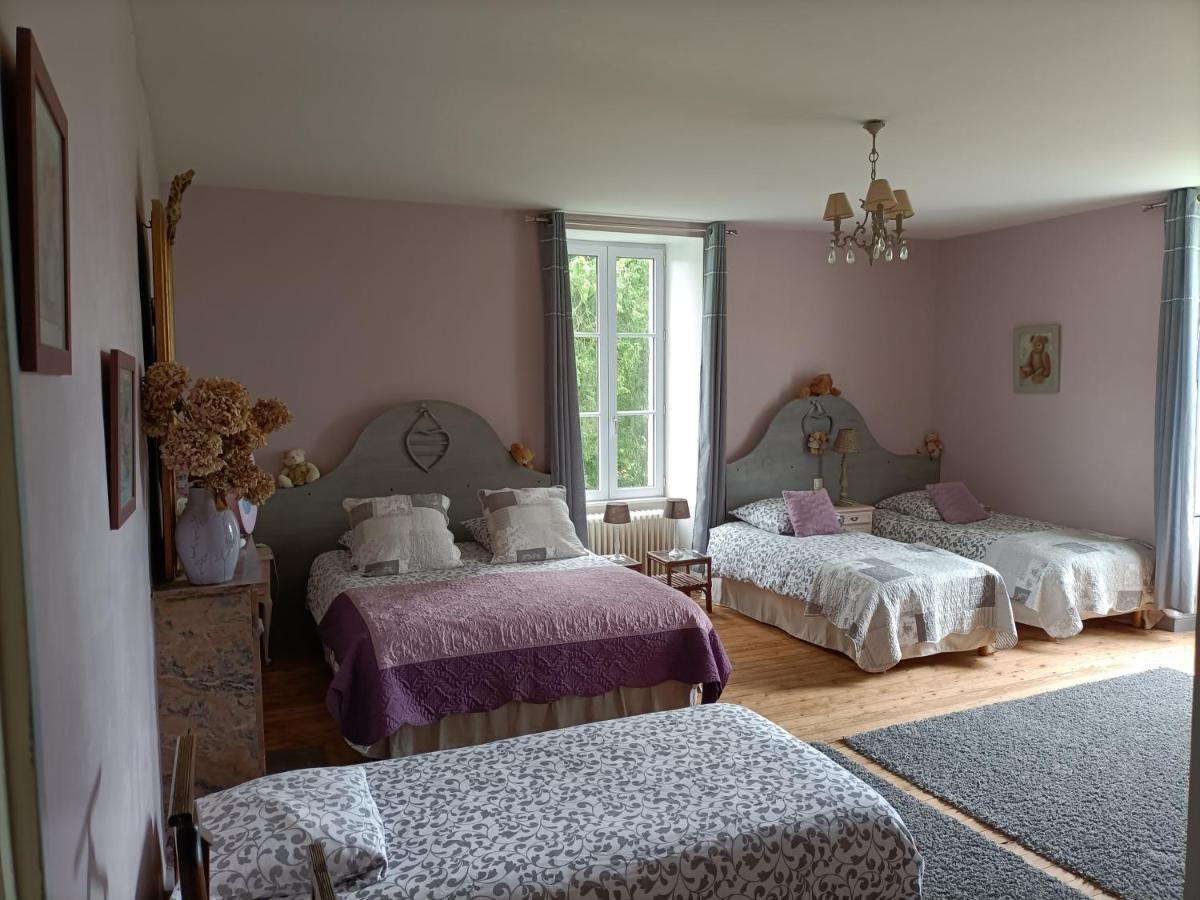 Le Manoir "Aux Douves" Bed and Breakfast Bazoges-en-Paillers Exteriör bild