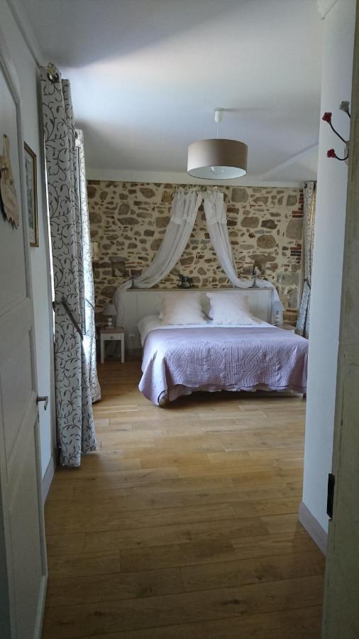 Le Manoir "Aux Douves" Bed and Breakfast Bazoges-en-Paillers Exteriör bild