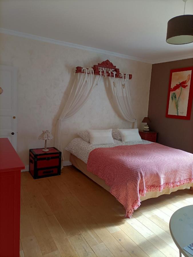 Le Manoir "Aux Douves" Bed and Breakfast Bazoges-en-Paillers Exteriör bild