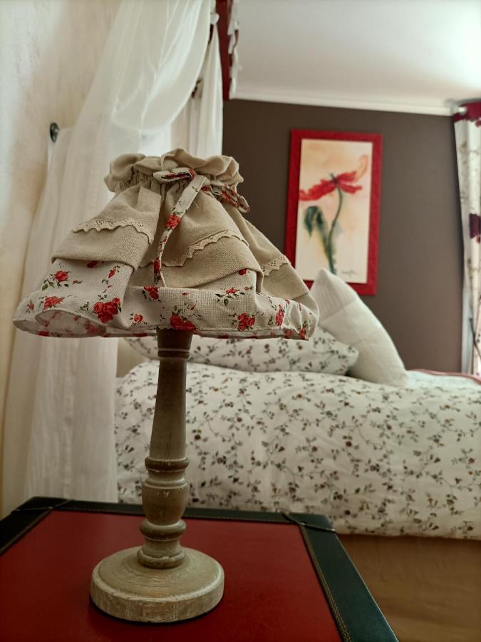Le Manoir "Aux Douves" Bed and Breakfast Bazoges-en-Paillers Exteriör bild