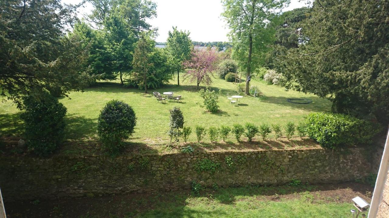 Le Manoir "Aux Douves" Bed and Breakfast Bazoges-en-Paillers Exteriör bild