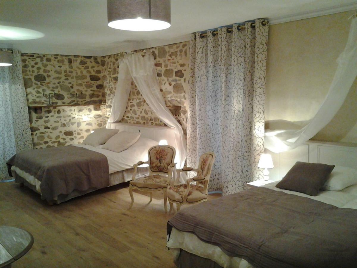 Le Manoir "Aux Douves" Bed and Breakfast Bazoges-en-Paillers Exteriör bild