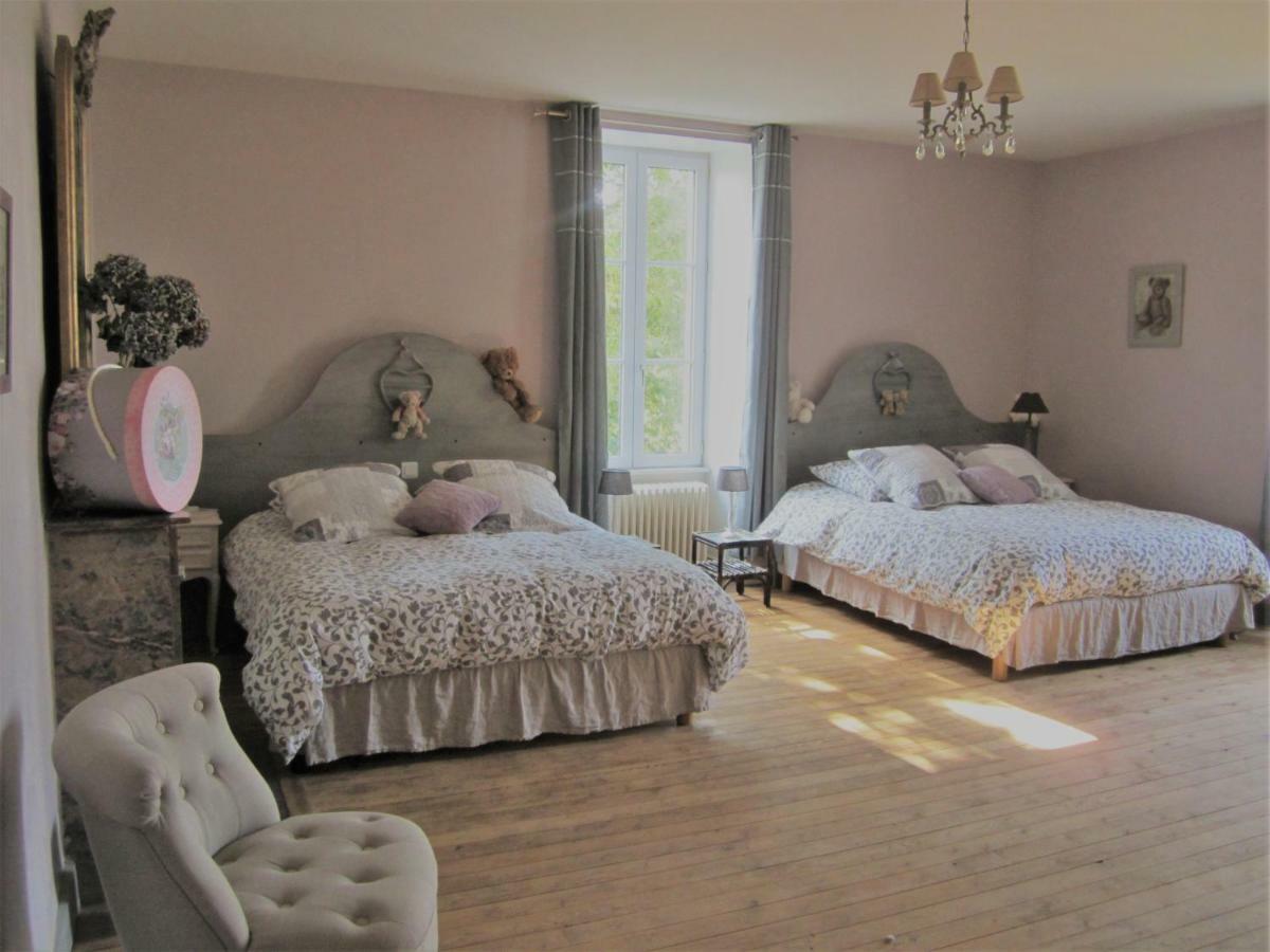 Le Manoir "Aux Douves" Bed and Breakfast Bazoges-en-Paillers Exteriör bild